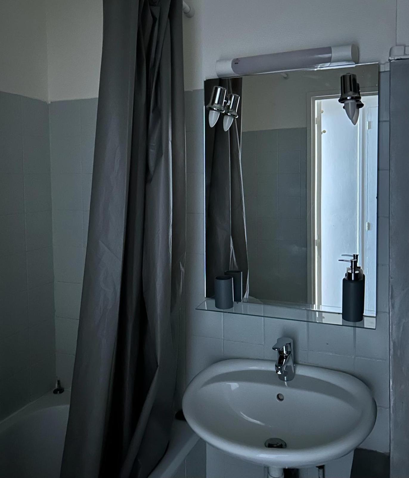 Luxury Appartement Batignole Париж Екстериор снимка
